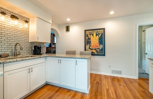 Rochester Apartamento | Beds on Berkeley in the Park Avenue neighborhood