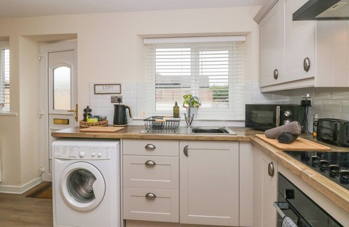 Calder Bridge Cabaña | BEECH TREE COTTAGE, pet friendly, country holiday cottage in Seascale