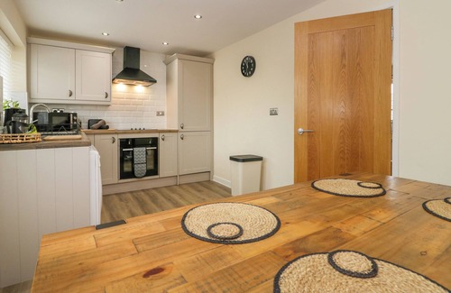 Calder Bridge Cabaña | BEECH TREE COTTAGE, pet friendly, country holiday cottage in Seascale