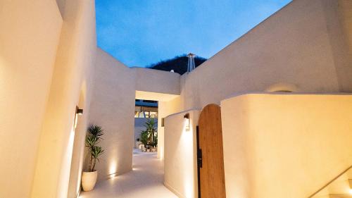 Sanpu Hotel | Beifei Garden-Majestic Great Wall View Exclusive Hot Spring Villa，5 minutes' walk to Badaling Shuiguan Great Wall，Rooftop Infinity Pool with Panoramic Great Wall Views，Free Coffee, Laundry