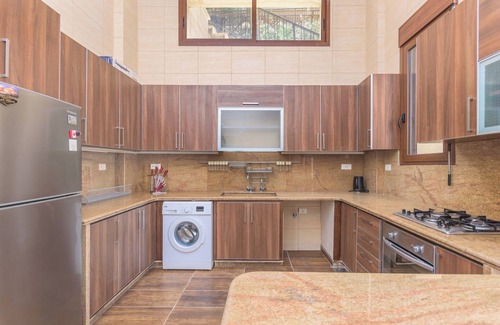 Duhur ash Shuwayr Apartamento | Beit Salima 3BR House with Pool