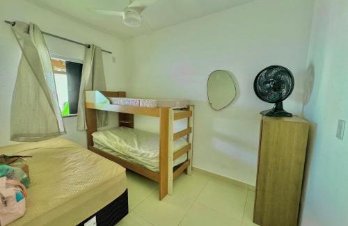 Barra do Jacuipe Casa | Bela acomodação em jacuipe com churrasqueira, piscina, mesa de sinuca e três quartos, dois sendo suítes! Além de muito espaço por toda a área!