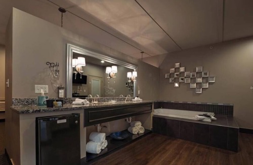 Cumming Apartamento | Belamere Suites - The Grand Royal Swimming Pool Suite In Georgia