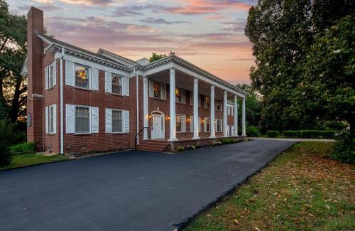 Fort Smith Casa | Beland Mansion-Blue Jay suite!