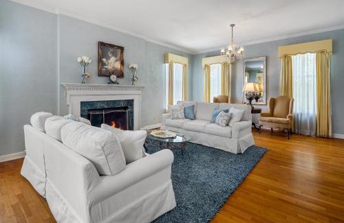 Fort Smith Casa | Beland Mansion-Treasured Mist suite!