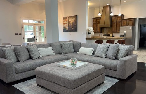 Ponchatoula Casa | BellaLuna sleeps 22!!! Massive home for groups centrally located from 5 venues!