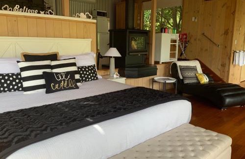 Flaxton Cabina | Belle's at Montville