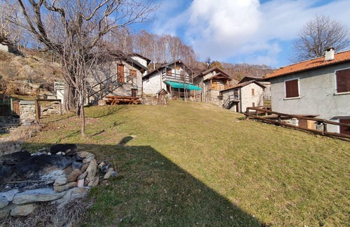 Vendrogno Casa | Casa de vacaciones tradicional con jardín