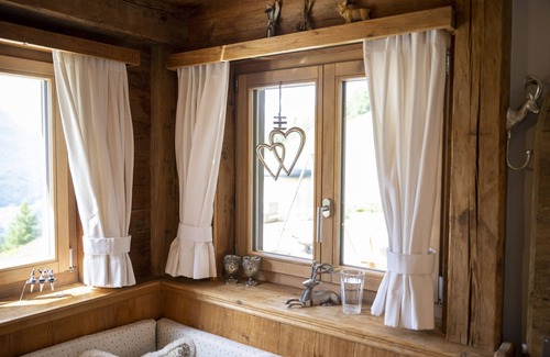 Engadin Scoul Chalet De Esquí | Bergchalet Flöna: Luxurious detached 5-room chalet on the pist with hot tub & sauna