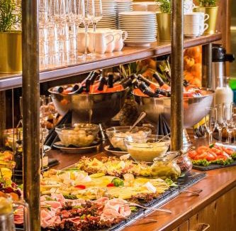 Baerenburg Hotel | Berghotel Friedrichshöhe - Sauna, Pool & Natur