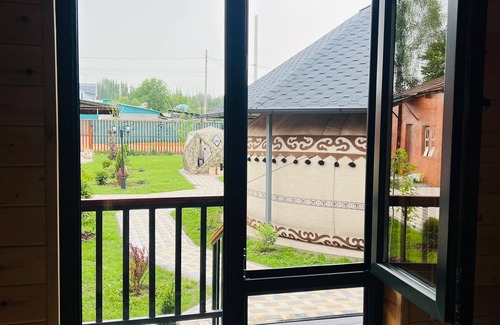 Karakol Apartamento | Bermet Guest House