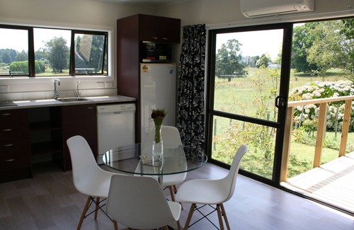 Te Awamutu Cabaña | Berry View Cottage NUEVO - Waitomo Hobbiton Mystery Creek. ¡Desayuno gratis!