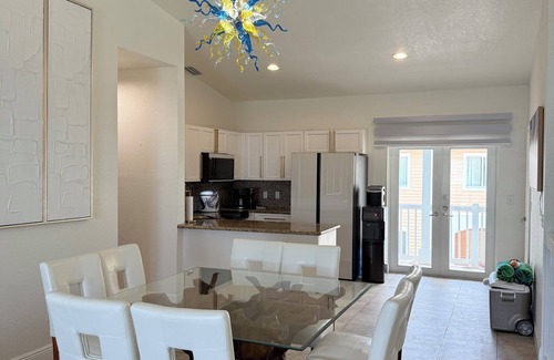 Alice Town Condominio | "OVER THE TOP" Penthouse Villa 2 habitaciones / 2 baños