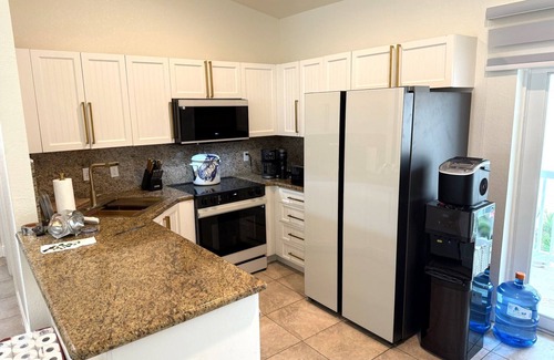 Alice Town Condominio | "OVER THE TOP" Penthouse Villa 2 habitaciones / 2 baños