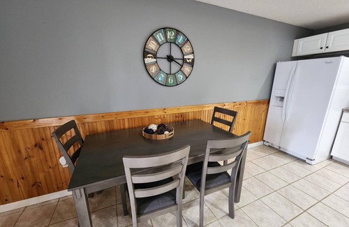 Goreville Casa | Best sunset views on the lake, renovated 3 bedrooms, 2 bath sleeps 8 people.