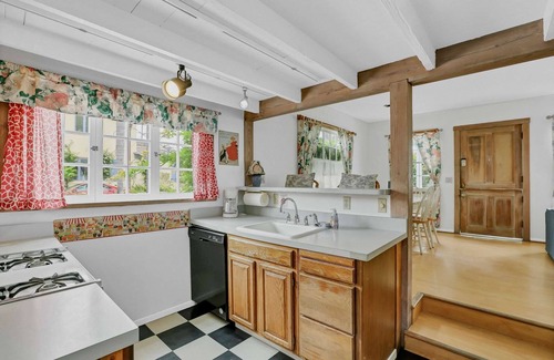 Balboa Island Cabaña | La mejor relación calidad-precio en la isla de Balboa, casa de campo clásica con servicios, a pie de playa, Marine Avenue