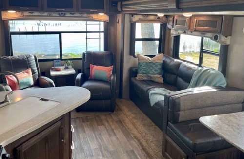 Seville Casa | Best Value, Quality Stay! Free Parking, Pets Allowed, Kayak Rentals!