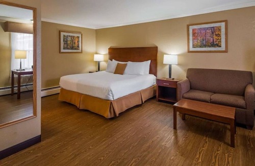 Bennington Casa | Best Western Bennington - Deluxe King Bed #4