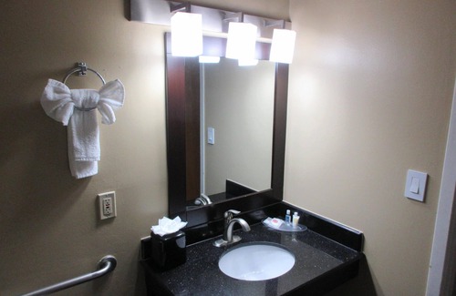 Kenner - Louis Armstrong International Airport Hotel | Comfort Suites Airport