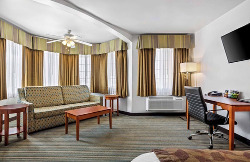 Delano Hotel | Best Western Liberty Inn