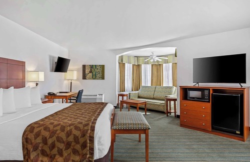 Delano Hotel | Best Western Liberty Inn