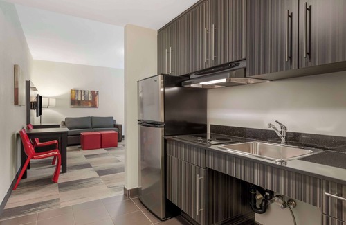 North Industrial Hotel | Best Western Plus Airport Inn & Suites