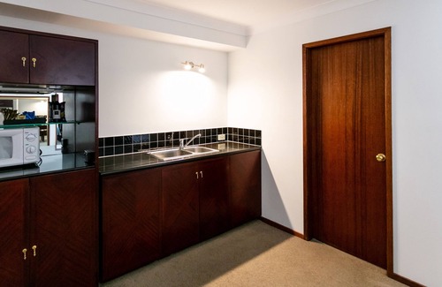 Orange East Hotel | Best Western Plus Ambassador Orange