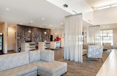 Warner Robins Hotel | Best Western Plus Executive Residency Rigby's Water World Hotel