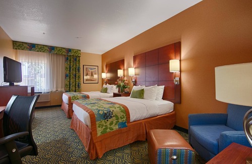 Raisin Hotel | Best Western Plus Fresno Inn