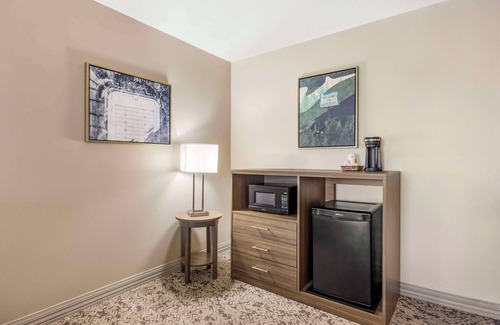 Springfield Hotel | Best Western Plus Grand Manor Inn