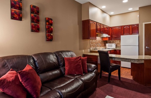 Kenwood Hotel | Best Western Plus Hannaford Inn & Suites