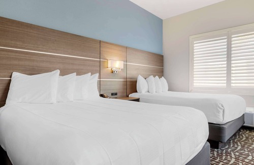 Lake Elsinore Hotel | Best Western Plus Lake Elsinore Inn & Suites