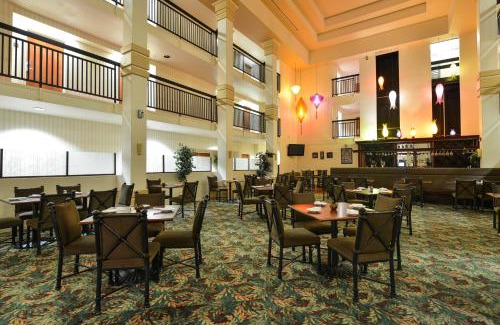 Patterson Hotel | Best Western Plus Villa Del Lago Inn Patterson