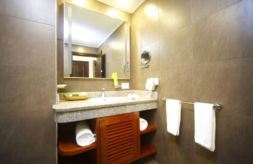 Entebbe Hotel | Best Western Premier Garden Hotel Entebbe