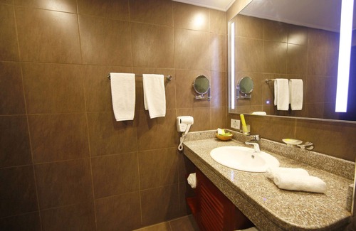 Entebbe Hotel | Best Western Premier Garden Hotel Entebbe