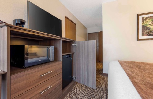 Spooner Hotel | Best Western Spooner Riverplace