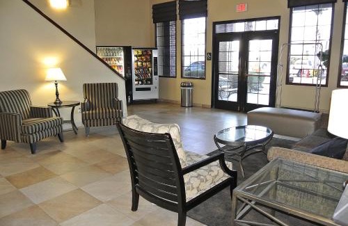 Tulare Hotel | Best Western Town & Country Lodge