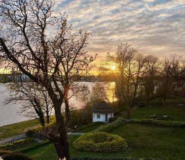 Gehlsdorf Apartamento | Beste Lage mit Warnowblick - großer Balkon, zwei Schlafzimmer, Aufzug, Stellplatz