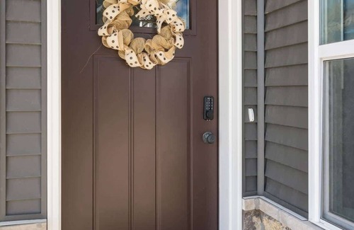 Bettendorf Casa | Bettendorf Gem: 2BR Condo w/ King Bed & Garage