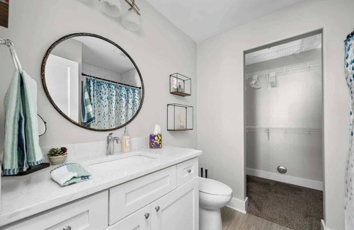 Bettendorf Casa | Bettendorf Gem: 2BR Condo w/ King Bed & Garage