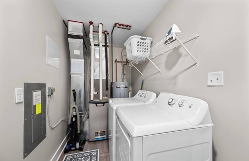 Bettendorf Casa | Bettendorf Gem: 2BR Condo w/ King Bed & Garage