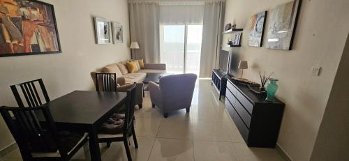 Al Hamra Village Apartamento | Big 2br Apartment close to the sea and Golf course