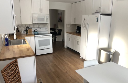 Saylorsburg Casa | Big and Spacious 4 bed, 4 bath near Camelback. HOT TUB, PRIVATE OUTDOOR POOL