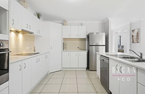 Sandstone Point Casa | Big Sandstone Point House! Sleeps 10, Bribie