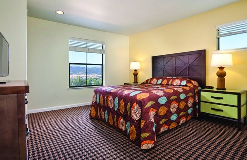 Angels Camp Complejo | ¡Grandes montañas de árboles y el campo de roble!