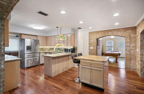 Isle of Palms Casa | Big Wheelchair Accessible Home Close to Beach/Mayo with Zen Den and Fenced Yard