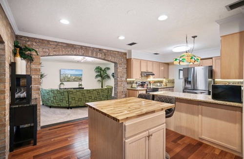 Isle of Palms Casa | Big Wheelchair Accessible Home Close to Beach/Mayo with Zen Den and Fenced Yard