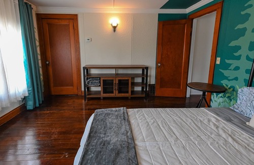 Elkhorn Apartamento | Bikes n' Beds- 2 bed/1 bath unit near Kettle Moraine!