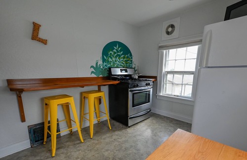 Elkhorn Apartamento | Bikes n' Beds- 2 bed/1 bath unit near Kettle Moraine!