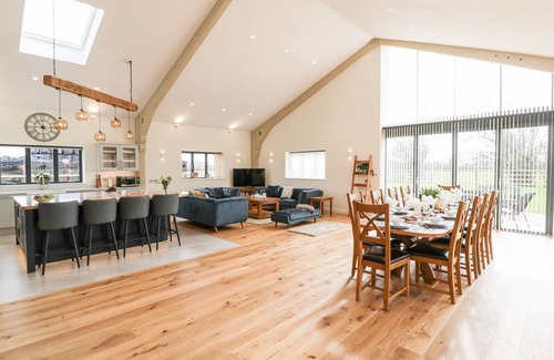 Pilning Cabaña | BILSHAM MEADOWS, family friendly, luxury holiday cottage in Aust